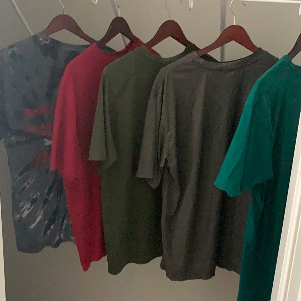 5 shirtsleeved T-Shirts